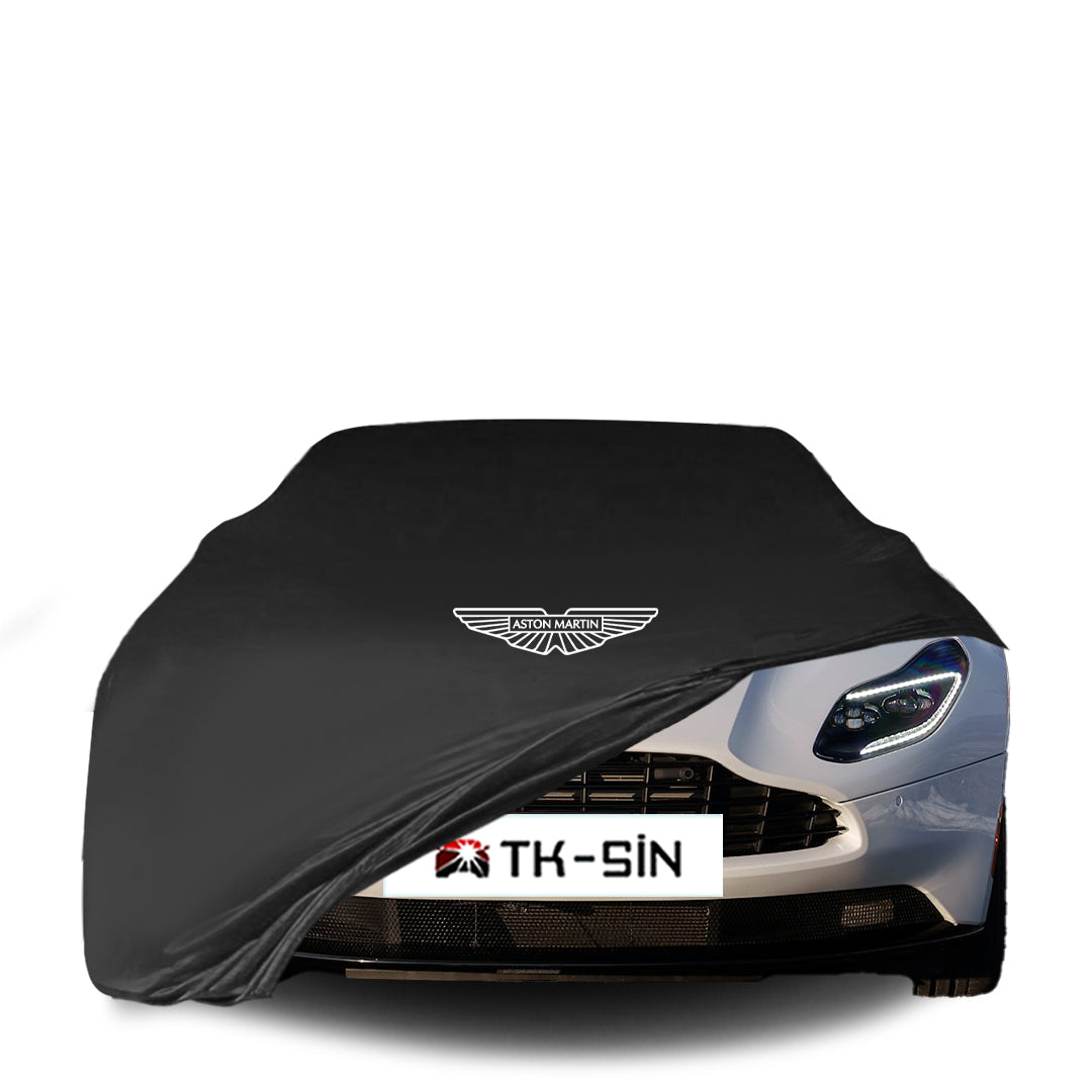 Aston Martin DB11 Volante mit maßgeschneiderter Indoor-Autoabdeckung in einer Garage in Deutschland