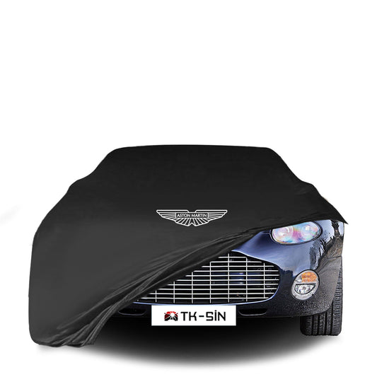 Aston Martin DB7 Zagato mit maßgeschneiderter Indoor-Autoabdeckung in einer Garage in Deutschland