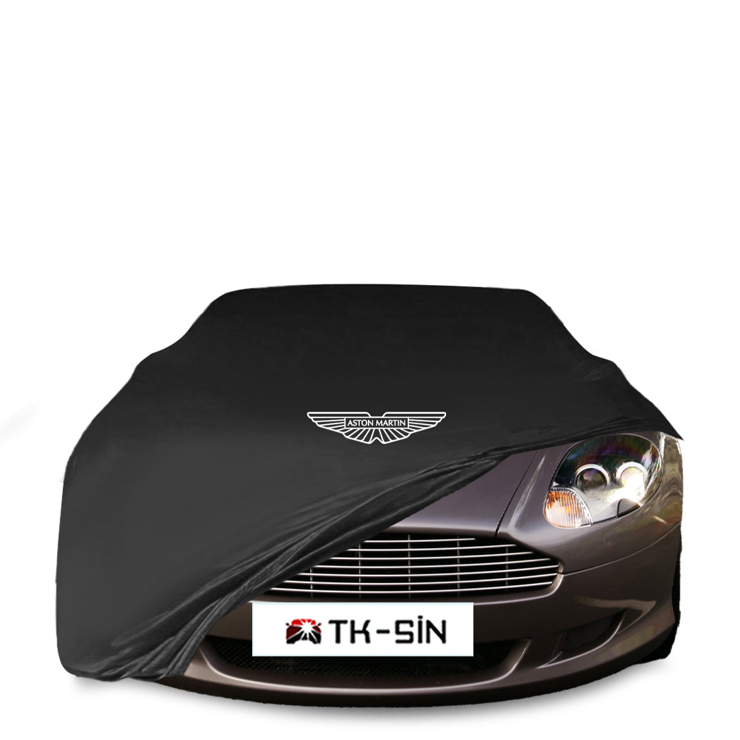 Aston Martin DB9 Coupe (2004–2012) mit maßgeschneiderter Indoor-Autoabdeckung in einer Garage in Deutschland
