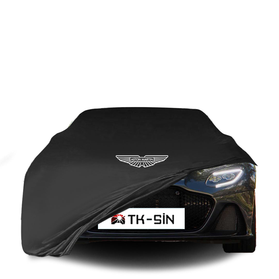 Aston Martin DBS Superleggera mit maßgeschneiderter Indoor-Autoabdeckung in einer Garage in Deutschland