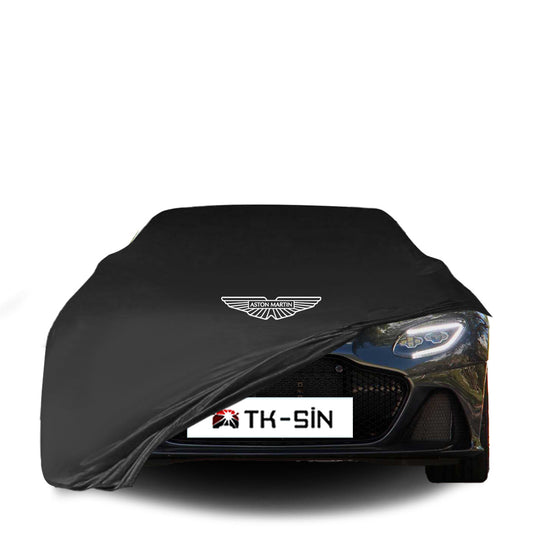 Aston Martin DBS Superleggera mit maßgeschneiderter Indoor-Autoabdeckung in einer Garage in Deutschland