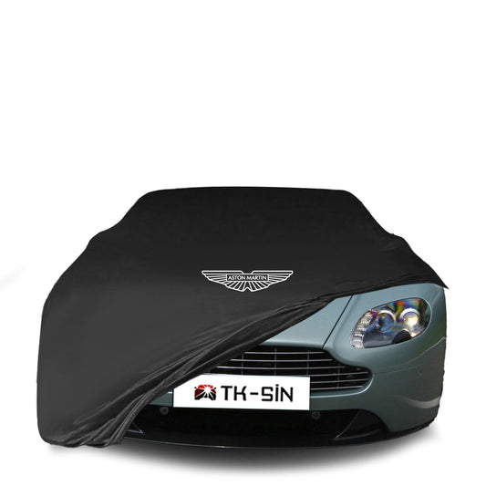 Aston Martin DBS V12 Volante (2009–2012) mit maßgeschneiderter Indoor-Autoabdeckung in einer Garage in Deutschland