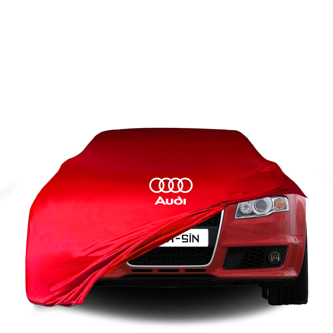 Audi A8 D3 Limousine (2007–2010) mit maßgeschneiderter Indoor-Autoabdeckung in einer Garage in Deutschland