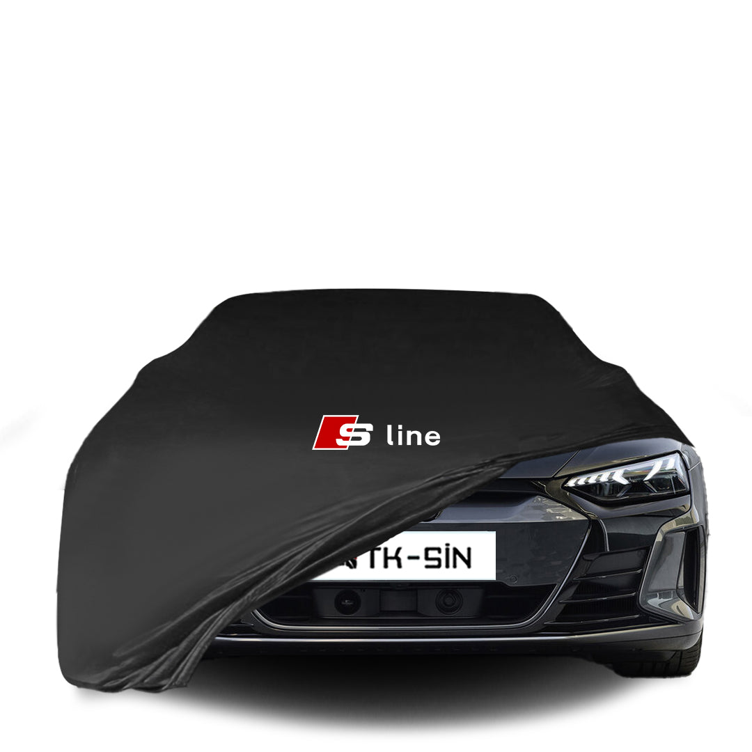 Audi e-tron GT mit maßgeschneiderter Indoor-Autoabdeckung in einer Garage in Deutschland