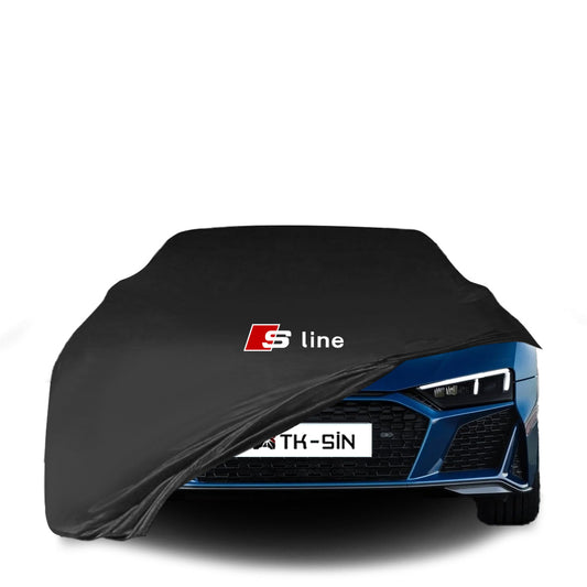 Audi R8 mit maßgeschneiderter Indoor-Autoabdeckung in einer Garage in Deutschland