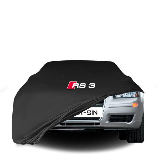 Audi RS3 A3 8P Fließheck (2008–2013) mit maßgeschneiderter Indoor-Autoabdeckung in einer Garage in Deutschland