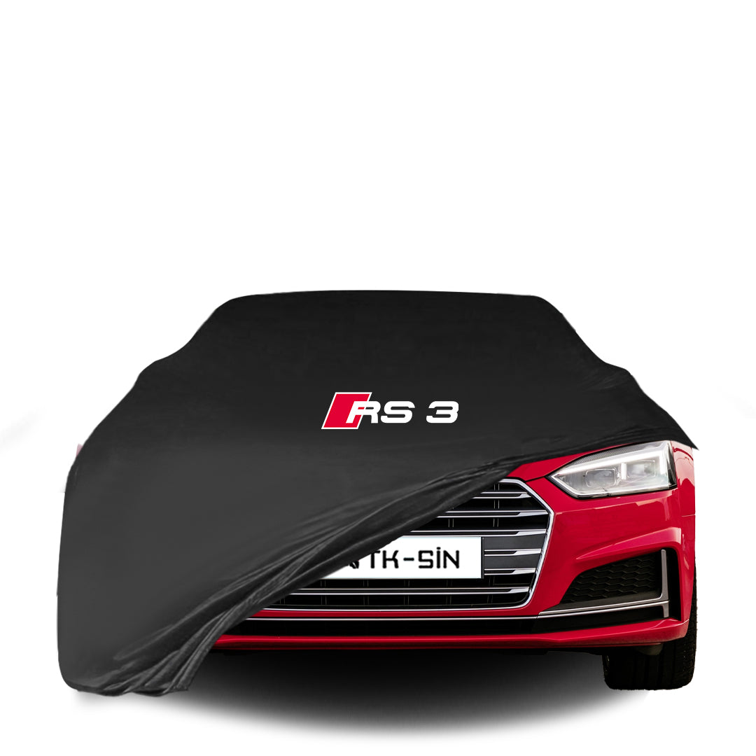 Audi RS3 A3 8V Cabrio/Coupé (2013–2016) mit maßgeschneiderter Indoor-Autoabdeckung in einer Garage in Deutschland