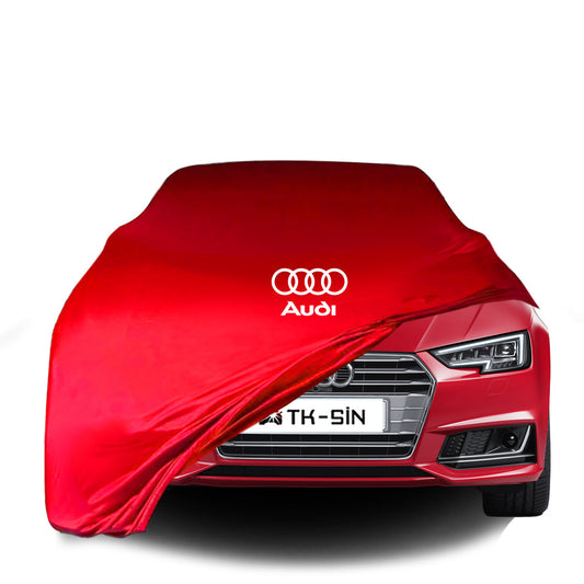 Audi RS4 A4 Avant B9 mit maßgeschneiderter Indoor-Autoabdeckung in einer Garage in Deutschland