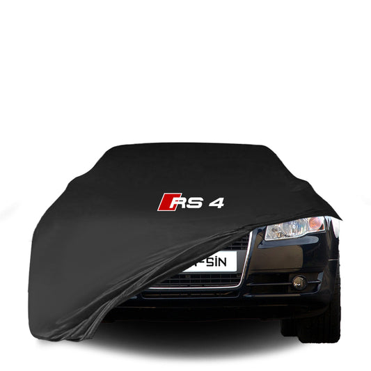 Audi RS4 A4 B7 (2004–2008) Limousine mit maßgeschneiderter Indoor-Autoabdeckung in einer Garage in Deutschland