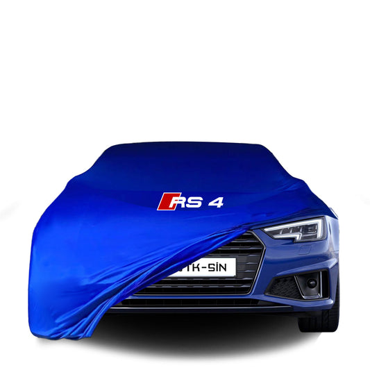 Audi RS4 A4 B9 Limousine mit maßgeschneiderter Indoor-Autoabdeckung in einer Garage in Deutschland