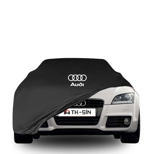 Audi TT mit maßgeschneiderter Indoor-Autoabdeckung in einer Garage in Deutschland
