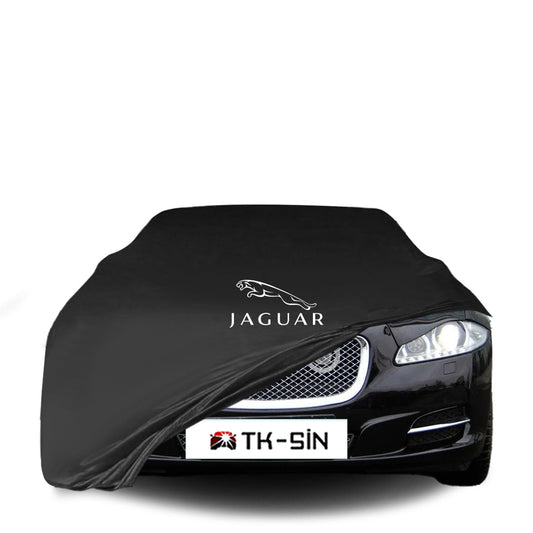 Jaguar XJ Long X351 (2015–2019) mit maßgeschneiderter Indoor-Autoabdeckung in einer Garage in Deutschland