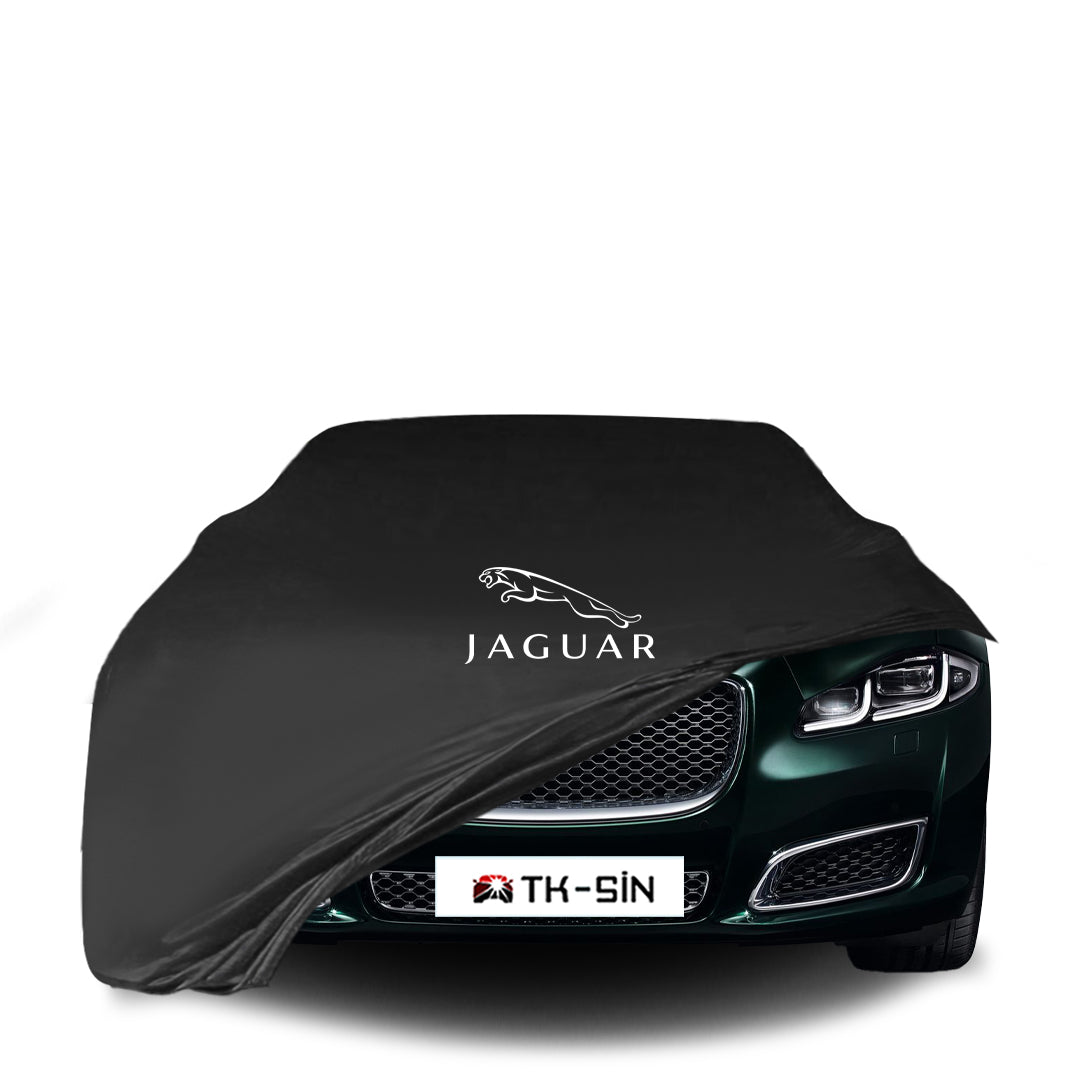 Jaguar XJ X351 (2015–2019) mit maßgeschneiderter Indoor-Autoabdeckung in einer Garage in Deutschland