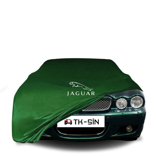 Jaguar XJ X358 (2007–2009) mit maßgeschneiderter Indoor-Autoabdeckung in einer Garage in Deutschland