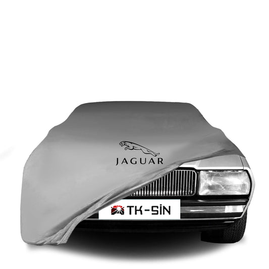 Jaguar XJ40/XJ81 (1986–1994) mit maßgeschneiderter Indoor-Autoabdeckung in einer Garage in Deutschland